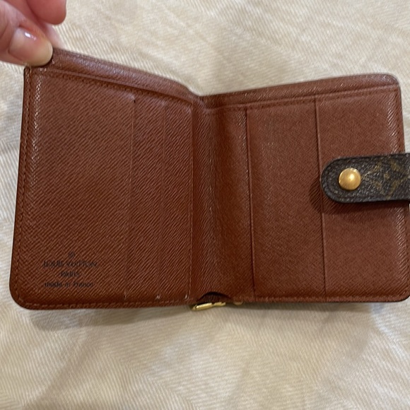 LV Monogram Compact Zippe Zipped Wallet - Picture 4 of 11